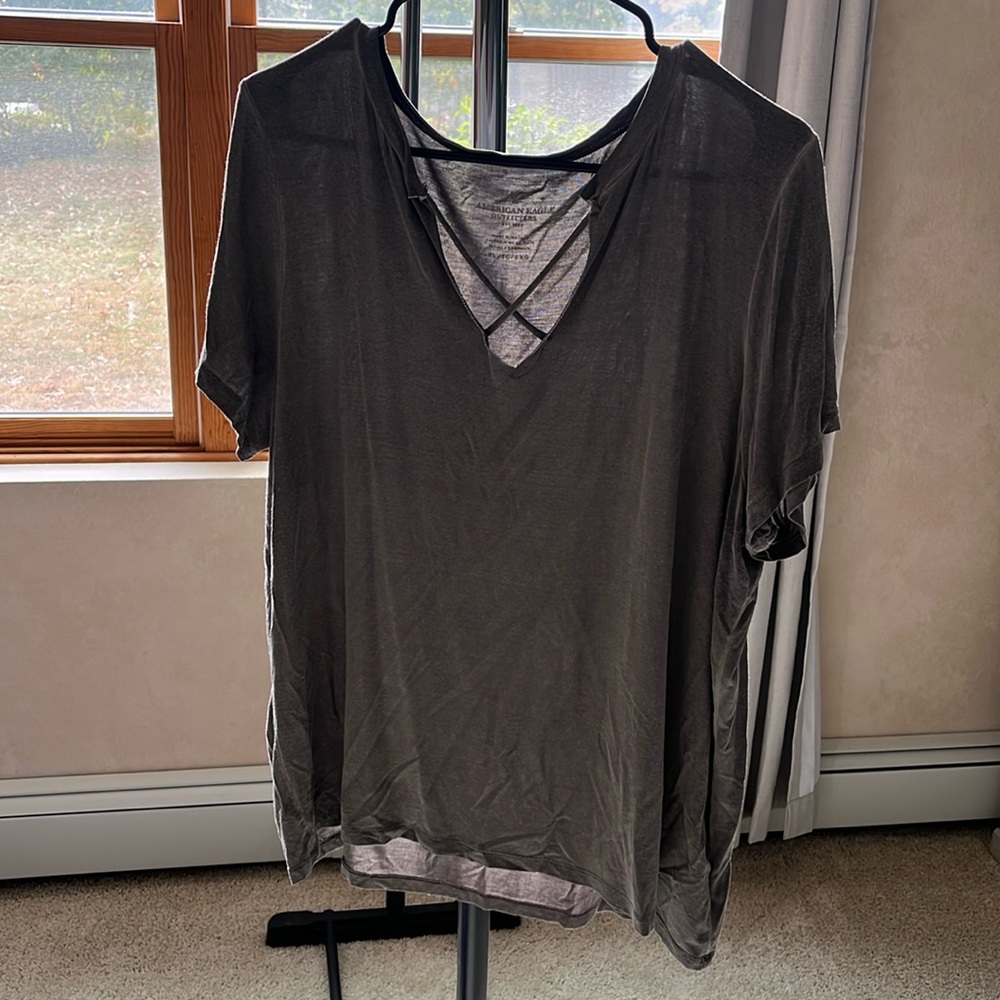 Olive green XL American Eagle short sleeve shirt.
